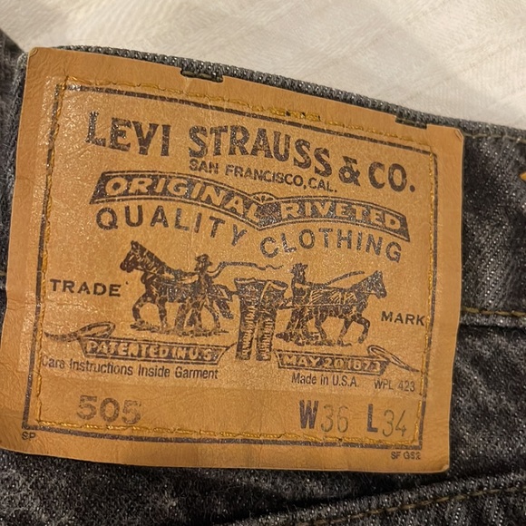 Levi’s Black 505 jeans-zipper fly. - Picture 2 of 9